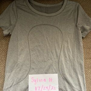 Lululemon size 6 gray SS swiftly shirt